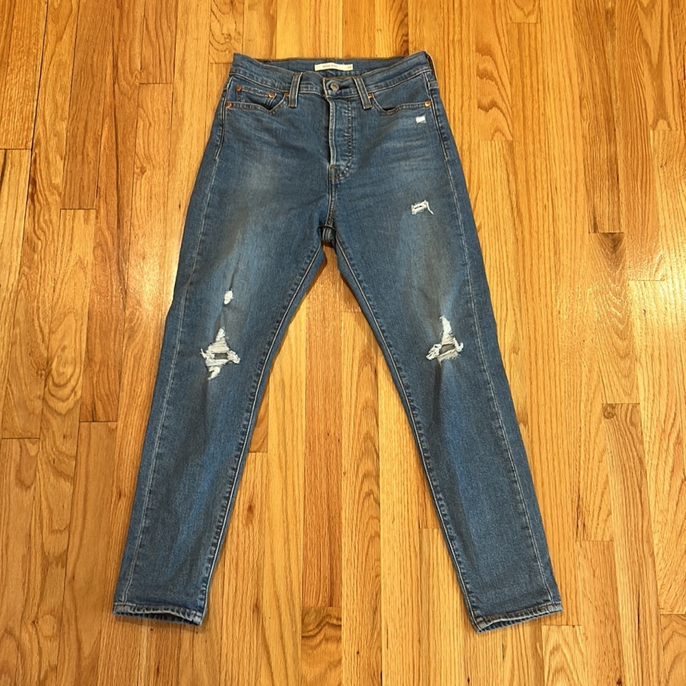 Levi Ripped Jeans